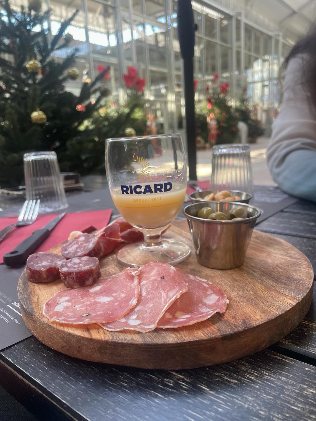 Apéro Ricard avec planche de charcuterie aux Halles de Béziers